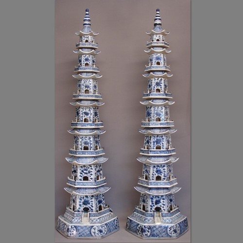 Pair of 120cm tall blue/white pagodas